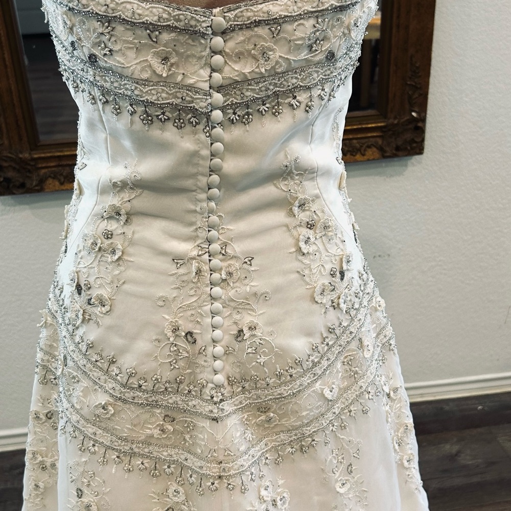 💙Spring Sale💙Vintage Y2K Lazaro embroidered, crystal beading wedding dress - Picture 7 of 8